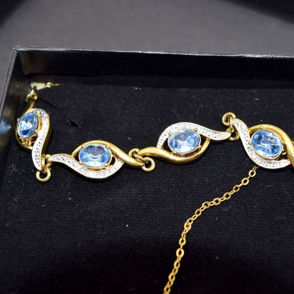 Blue Topaz Crystals Set in Gold Tone Necklace Earrings Bracelet Set Parure - Picture 6 of 6
